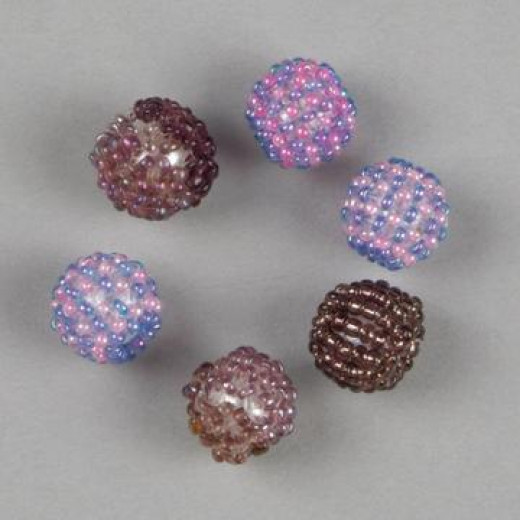 Perle mit Rocailles besetzt lila