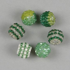 Perle mit Rocailles besetzt grün