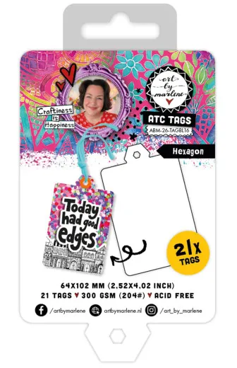 Verpackung der ATC-Anhänger Hexagon mit einem Beispiel-Anhänger im bunten Konfetti-Muster und dem Spruch „Today had good edges“.