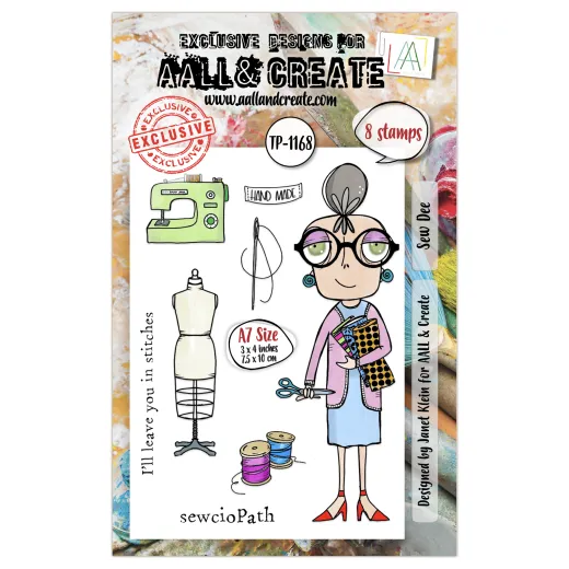 Verpackung des Clear-Stamp-Sets Sew Dee mit Nähmaschine, Schneiderpuppe, Nadel und Garnrollen sowie einer bebrillten Comicfigur mit Schere