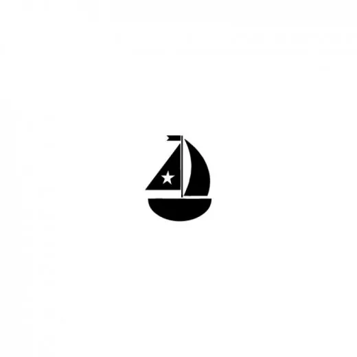 Mini-Holzstempel mit Segelboot-Motiv in Schwarz