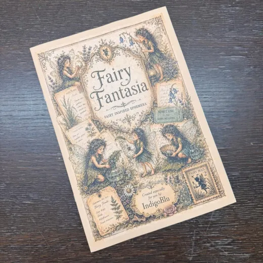 Verpackung des A4 Paper Books "Fairy Fantasia - Fairy Inspired Ephemera" mit illustriertem Feen-Cover im Vintage-Stil.