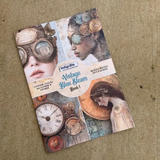 Verpackung des A4 Paper Books "Vintage Blue Steam Book 1" mit Steampunk-Porträts und Zahnrad-Motiven in Blau- und Sepiatönen.