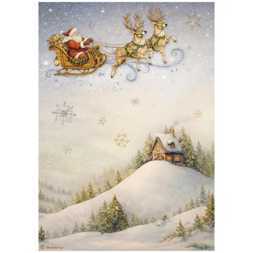 Reispapiermotiv des Weihnachtsmanns im von Rentieren gezogenen Schlitten über einem beschneiten Haus auf dem Hügel.