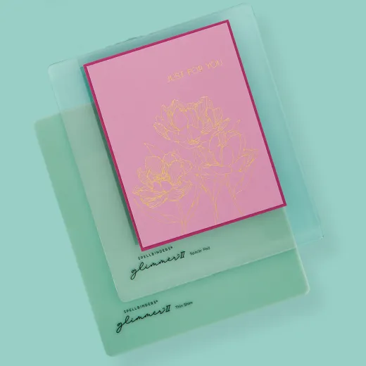 Spellbinders Glimmer II Spacer Pad und Thin Shim Ersatzteil-Set mit Karte auf türkisfarbenem Hintergrund