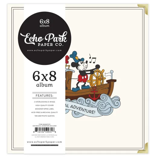 Cremefarbenes 6x8-Album mit goldenen Eckbeschlägen und Mickey-Mouse-Segelschiff-Illustration im Disney-Design.