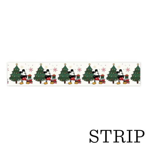 Echo Park Washi Tape mit Micky Maus in rotem Outfit, grünen Weihnachtsbäumen, Geschenken und Schneeflocken auf cremefarbenem Grund
