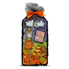 Gestanzte Etikette mit orange Schleife, Halloween-Frau mit Kürbis-Körbchen und Mondgesicht, grün-orange-lila Farbverlauf