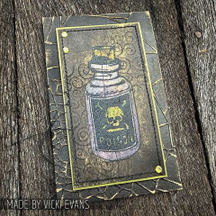 Gestaltete Vintage-Karte von Vicki Evans mit Tim Holtz Swirls Stempel im Hintergrund und Gift-Flasche
