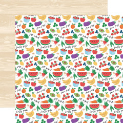 Designpapier Freshly Picked mit bunten Obst- und Gemüsemustern, Bananen, Äpfeln, Wassermelone, Karotten und Text-Elementen auf weißem Grund