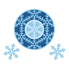 Nahaufnahme des runden Schneeflockenkranzes in Blautönen mit filigranem Mittelmotiv.