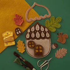 Spellbinders Etched Dies - Felt Autumn Acorn House