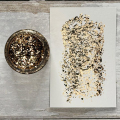 Distress Liquid Tinsel Antiqued in offener Dose und als aufgetragenes Glitter-Finish auf Papier, zeigt strukturierten Glanzeffekt