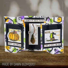 Aufgeklappte Bastelkarte mit Tim Holtz Blueprint Spells Motiven wie Kürbis und Besen