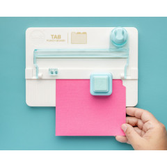 Tab Punch Board Stanzbrett, Draufsicht auf die Maschine mit Eckenrunder und Schneidesystem