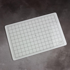 Tim Holtz Travel Glass Studio Mat white