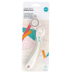 Verpackung We R Memory Keepers Angled Rotary Cutter mit Produktbild und Angaben, Crafter's Essentials Serie