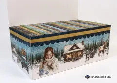 Deckelseite der Adventskalender-Schachtel mit verschneiten Tannenzweigen, goldenen Sternen und Kugeln