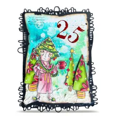 Adventskalender-Türchen '25' mit Figur im Bademantel vor Weihnachtsbäumen