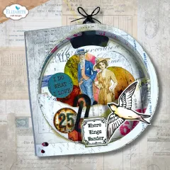 Anwendungsbeispiel: runder Anhänger „Where Wings Wander“ mit Vintage-Pärchen-Foto, Schwalben-Stempel und Zahlen-Button „25“.