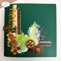 Anwendungsbeispiel: grünes Journal-Cover, dekoriert mit Zahnrad-, Lineal- und Schmetterlings-Rub-Ons sowie Aquarell-Blüten.