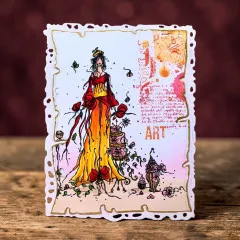 Beispielkarte mit gezackter Kante, der gestempelten Modefigur im rot-gelben Kleid und dem Schriftzug „ART“ auf Vintage-Schreibschrift-Hintergrund.