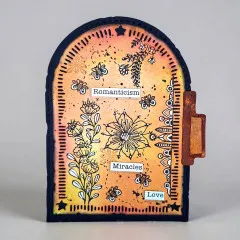 Gestaltete Archbild-Karte mit geschwungenen Clip-Stanzschablonen, floralen Motiven und Wörtern Romanticism, Miracles, Love