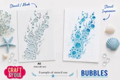 Anwendungsbeispiel des Bubbles-Stencils: Schablone neben türkisfarbenem Aquarell-Blasenmuster
