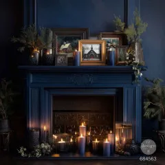Deko-Inspiration auf dunklem Kaminsims mit gerahmten Motiven aus dem Silent Timber Memoirs Decoupage Pack und Kerzenschein