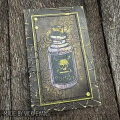 Gestaltete Vintage-Karte von Vicki Evans mit Tim Holtz Swirls Stempel im Hintergrund und Gift-Flasche