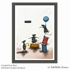 Illustration von drei kletternden Mäusen auf Garnrollen und einem großen Knopf mit Schriftzug balance