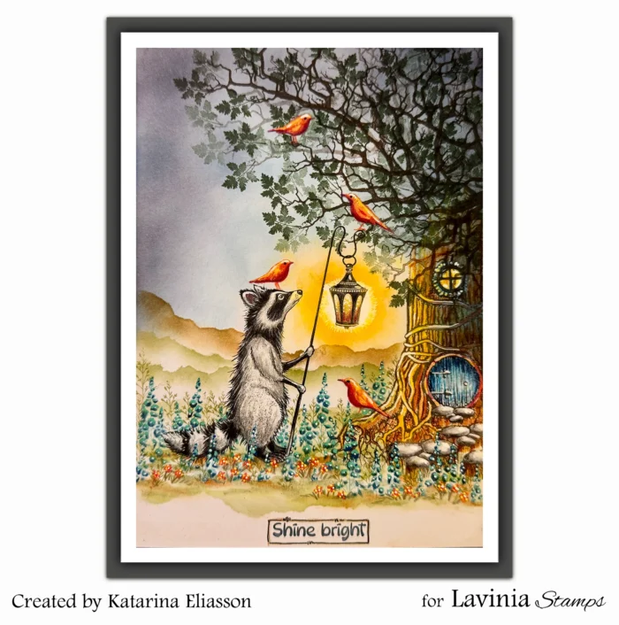 Koloriertes Bild eines Waschbären mit leuchtender Laterne vor Sternenhimmel, im Hintergrund das Loomweavers-Gedicht als Text