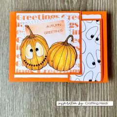 Orangefarbene Klappkarte mit Briefmarken-Motiv, zwei kolorierten Kürbissen und Schriftzug 'Autumn Greetings'