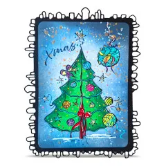 Beispielkarte mit blau koloriertem Weihnachtsbaum, Kugeln und Goldsprenkeln im Zackenrahmen.