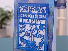 Fertig gestaltete Geburtstagskarte in Blau-Gold mit Stanzmotiv 'Brother Happy Birthday' und Organzaband.
