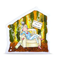 Haus-Stanzform-Karte in Oliv-Orange mit Weinflaschen-Musterhintergrund und Spruch „I'm not lazy, I'm on Power save"