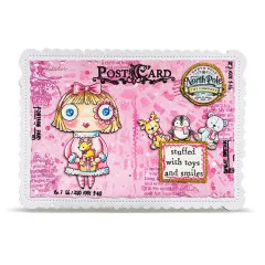 Postkarten-Karte in Rosa mit der Mädchenfigur, Kuscheltieren und Schriftzug 'stuffed with toys and smiles'.