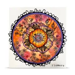 Runde Beispielkarte mit großer orange-violetter Mohnblüte und Stempel „flowers"