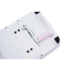 Detailansicht der Unterseite Sizzix Big Shot Lilac mit rutschfester Basis und Befestigungsmechanismus