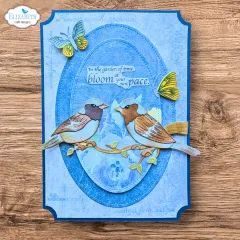 Blaue Karte mit zwei Spatzen auf Ast, gelben Schmetterlingen und ovalem Rahmen, Spruch „In the garden of time, bloom at your own pace“.