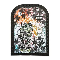 Schwarze Bogenkarte mit weiß embossiertem Zouki-Mädchen, Ahornblättern und Shine