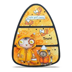 Candy-Corn-förmige Grußkarte mit gestempelten Charakteren in Orange und Gelb, Hello House Logo und Halloween-Text auf strukturiertem Hintergrund