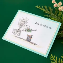 Weihnachtskarte mit koloriertem Motiv und Schriftzug „Peaceful Tidings“ auf hellem Hintergrund