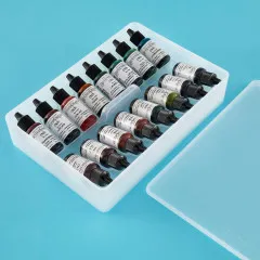 Tablett mit eingeraeumten BetterPress-Nachfüllfläschchen in verschiedenen Farben