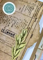 Detail eines Journals mit gestempeltem Closed und hellgrünem Zweig auf gealtertem Papier