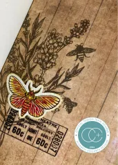 Journaldetail mit Falter, Biene, Lavendel und Theaterticket auf Kraftpapier