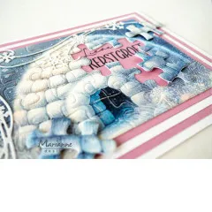 Schrägansicht der Iglu-Weihnachtskarte mit 3D-Effekt durch Puzzleteile
