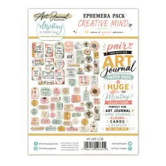 Alle 68 Ephemera-Teile der Creative-Mind-Kollektion im Überblick, u. a. Etiketten, Anhänger und Papierblüten.