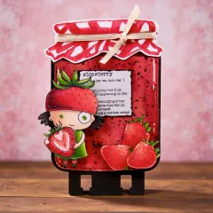 Rotes Marmeladenglas aus Papier mit Erdbeermädchen-Motiv und Schleife gebastelt.