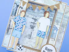 Klappkarte mit zwei männlichen Stanzfiguren in Flamingo- und weißem T-Shirt-Design vor Strandkulisse, Happy-Birthday-Gruß